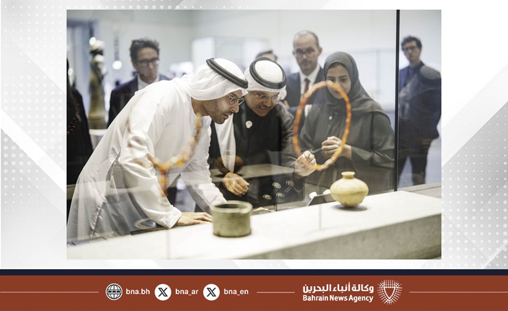 مجموعة القطع الأثرية البحرينية المكتشفة من دلمون وتايلوس معروضة في متحف اللوفر أبوظبي